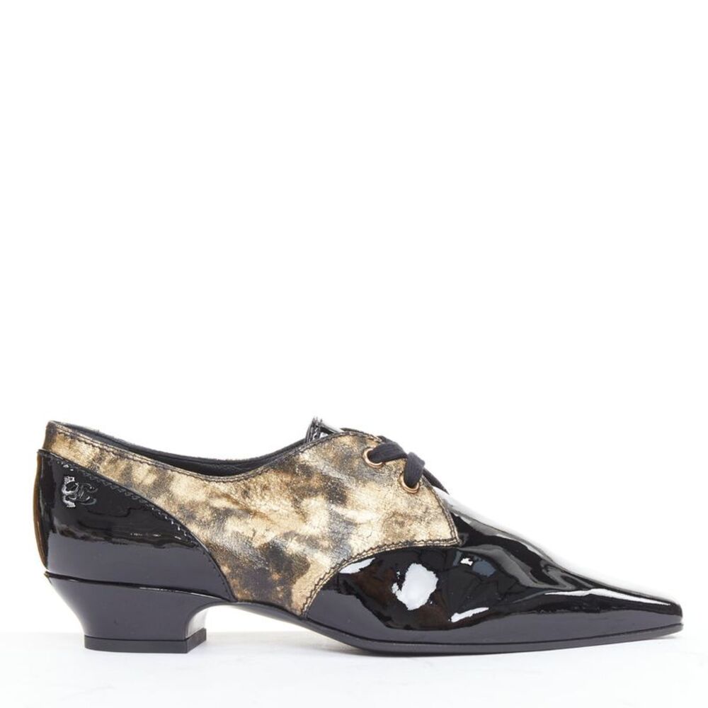 Chanel 2018 Gold Pointed CC Oxford